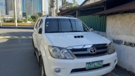 White Toyota Fortuner 2007 for sale in Manila