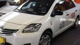 Selling White Toyota Vios for sale in Mandaluyong