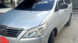 Toyota Innova J 2015