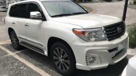Selling White Toyota Land Cruiser in Cagayan de Oro
