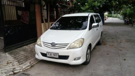 Selling White Toyota Innova in Liloan