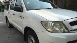 White Toyota Hilux 2010 for sale in Quezon City