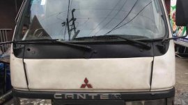 Selling White Mitsubishi Fuso in Valenzuela