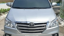 Selling Silver Toyota Innova in Manila