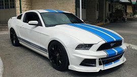 Selling White Ford Mustang in Manila