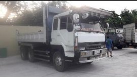 Selling White Mitsubishi Fuso in Quezon City