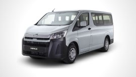 Toyota Hiace Commuter Deluxe 2.8 MT