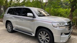 Selling Silver Toyota Land Cruiser in San Lorenzo