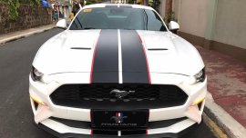 Selling White Ford Mustang in Marikina