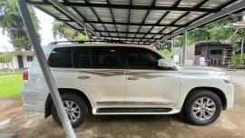 Sell White Toyota Land Cruiser in Manila