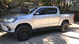 Selling Silver Toyota Hilux in Magsaysay