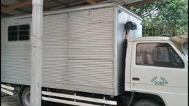 Selling White Isuzu Elf for sale in San Luis