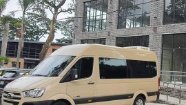 Selling White Hyundai H350 in Bonifacio