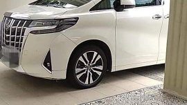 White Toyota Alphard for sale in Manila