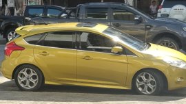 Selling Yellow Ford Focus in San Jose