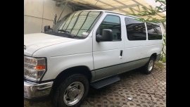Selling White Ford E-150 2011 Van in Las Piñas
