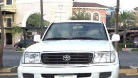 Selling White Toyota Land Cruiser in Bacoor