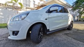 Sell White Mitsubishi Mirage in Parañaque