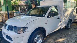 Selling White Mitsubishi Pajero in Quezon City