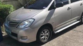 Silver Toyota Innova for sale in Las Piñas