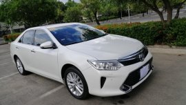 Sell Pearl White 2017 Toyota Camry in Bacoor