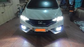 Selling White Honda Jazz 1.5 VX Auto 2015 in Angeles