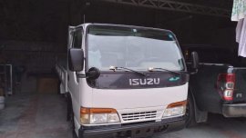 White Isuzu Elf 2019 for sale in Valenzuela