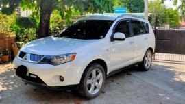 Selling White Mitsubishi Outlander 2014 in Marikina