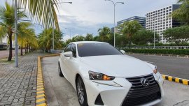 Selling Pearl White Lexus IS 350 2018 in Quezon City