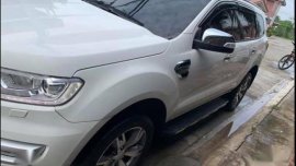 White Ford Everest 2016 for sale in San Mateo