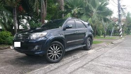 Selling Black Toyota Fortuner 2013 in Angeles City 