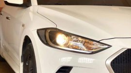 Selling White Hyundai Elantra 2017 in Muntinlupa