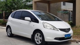 Selling White Honda Jazz in Manila