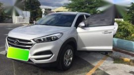 Selling Silver Hyundai Tucson in Parañaque
