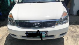 White Kia Carnival for sale in Manila