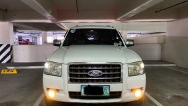 Sell White Ford Everest in Mandaluyong