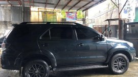 Selling Black Toyota Fortuner in Makati