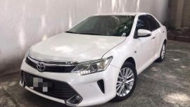 Pearl White Toyota Camry for sale in Parañaque