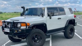 Sell Pearl White Toyota Fj Cruiser in Manila