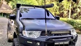 Selling Black Mitsubishi Montero in Las Piñas