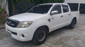 Selling Pearl White Toyota Hilux in Parañaque
