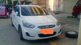 Selling Pearl White Hyundai Accent in Manila
