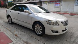 Selling White Toyota Camry in Quezon City