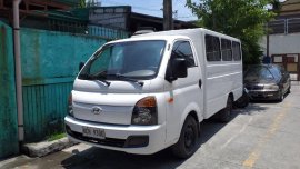 Pearl White Hyundai Accent for sale in Pasig