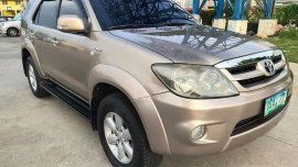 Selling Gold Toyota Fortuner 2006 SUV in Manila