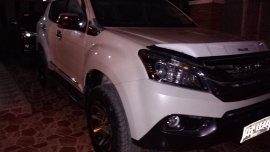 Isuzu Mu-X Pearl White 5 Yrs Old