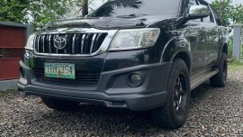 Selling Black Toyota Hilux in Manila