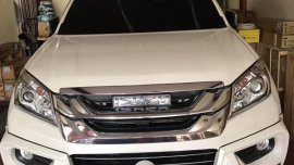 White Isuzu Mu-X 2014 for sale in Quezon City