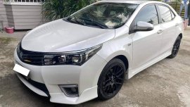 Selling Pearl White Toyota Corolla Altis 2016 in Angat