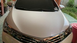 Sell Pearl White 2016 Toyota Corolla Altis in Cebu City